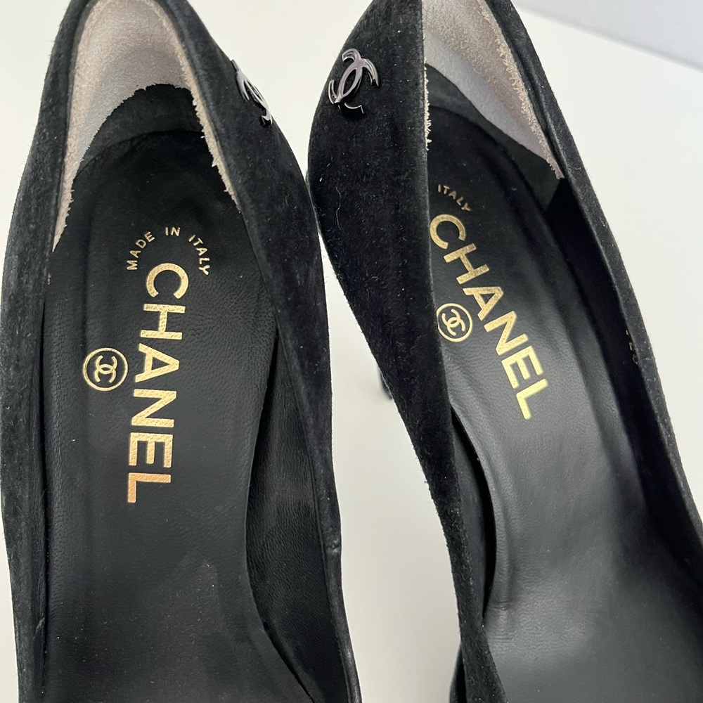 Auth VTG CHANEL Suede Platform Heels - Picture 7 of 12